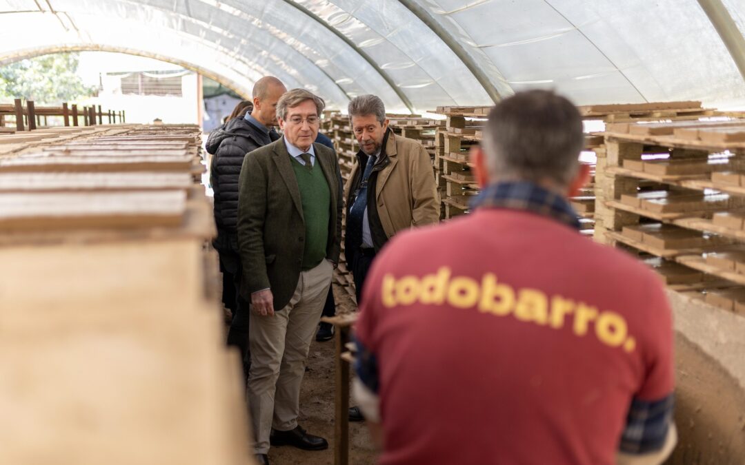 El Puerto de Sevilla y Todobarro avanzan en la revalorización de los sedimentos del Guadalquivir para la industria cerámica
