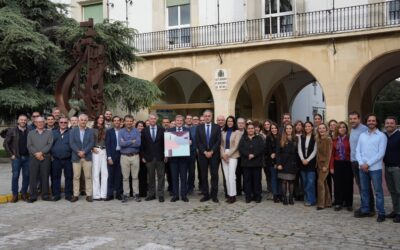 El equipo de la Autoridad Portuaria de Sevilla celebra el premio de Economía Circular ESPO 2024 por los dragados sostenibles