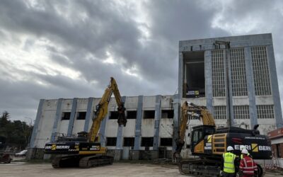 El Puerto de Huelva comienza el derribo del edificio de Expofrisa en el Muelle de Levante