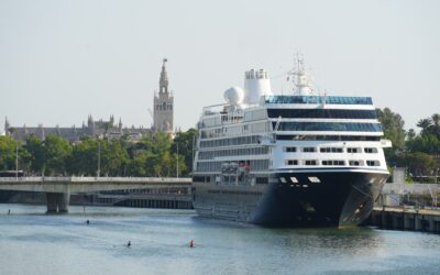 El Puerto de Sevilla inaugura la temporada de cruceros con la llegada del Azamara Quest
