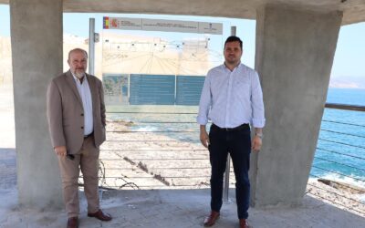 La Autoridad Portuaria de Melilla instala un panel informativo para poner en valor las vistas del Paseo del Espaldón hacia Melilla La Vieja