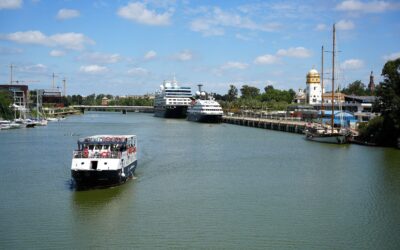 La Autoridad Portuaria de Sevilla otorga las concesiones para un quiosco en el Muelle Camaronero y para la construcción de la nueva pasarela sobre la dársena