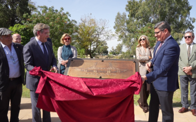 El Puerto de Sevilla presenta la ‘Plaza Puente de Alfonso XIII’ y un relieve en bronce en conmemoración del centenario de la infraestructura