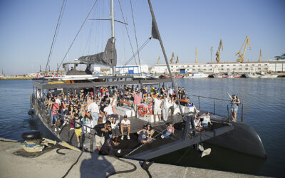 Cerca de 900 personas descubren el Puerto de Cádiz desde el mar en la VII Jornada de Puertas Abiertas de la APBC